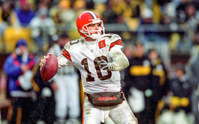 Kelly Holcomb throws a pass against the Steelers in the Browns' last playoff game, in January 2003